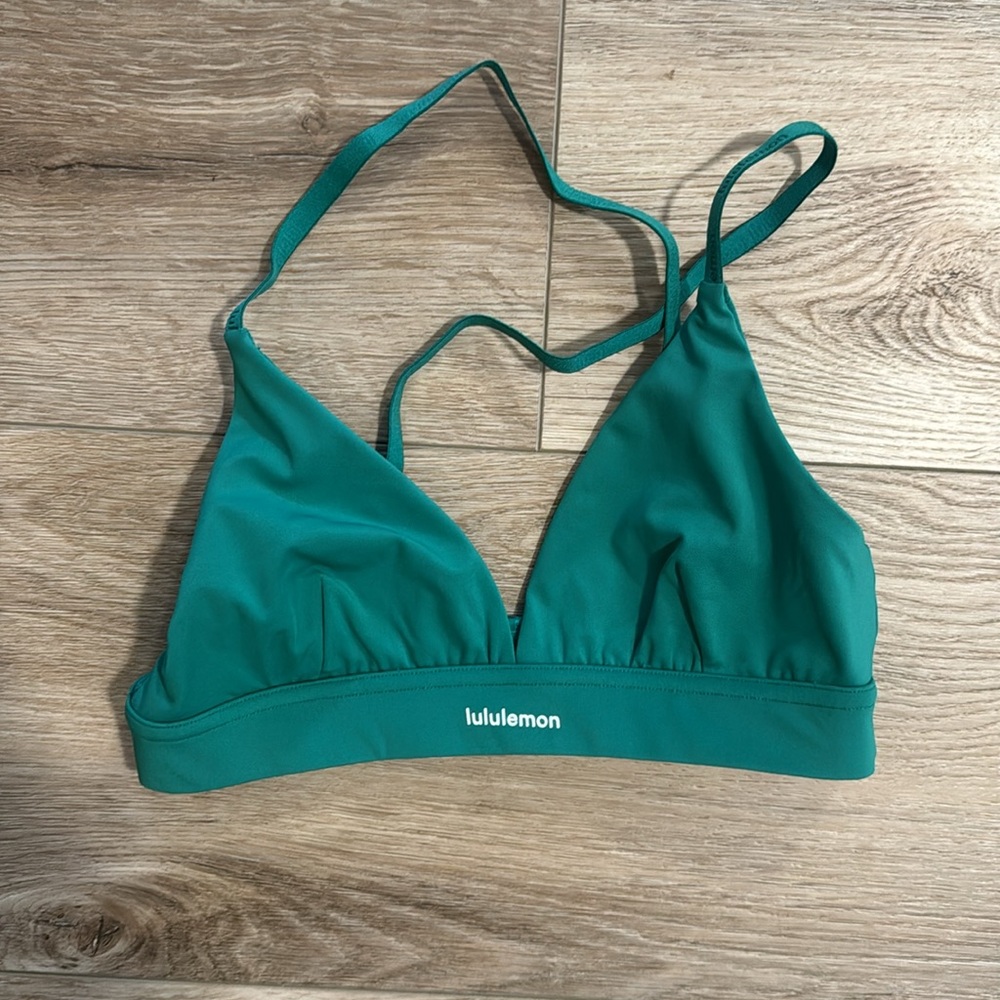 Kelly green Lululemon License to Train Triangle Bra
Light Support, A/B Cup